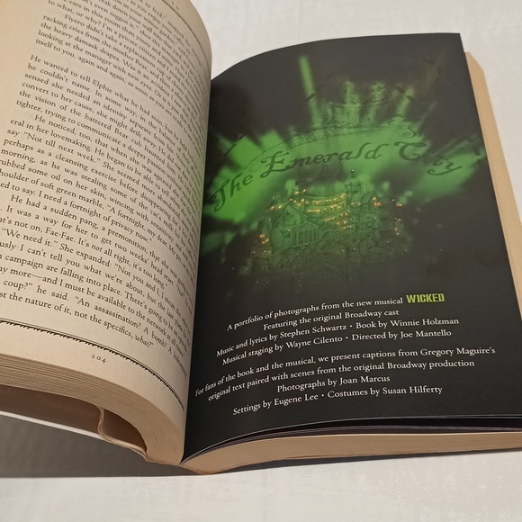 Wicked by Gregory Maguire - Picture 3 of 7